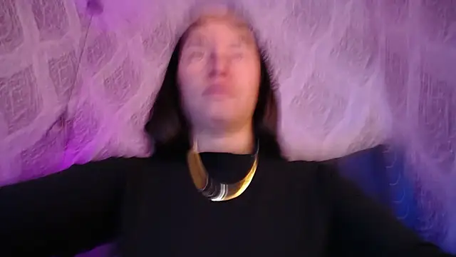 Snapshot of AnnaliOlsenX chatting on 10.04.25 AnnaliOlsenX online show from 10.04.25