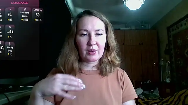 Snapshot of AnnaXLovers chatting on 12.20.24 AnnaXLovers online show from 12.20.24