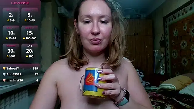 Snapshot of AnnaXLovers chatting on 12.29.24 AnnaXLovers online show from 12.29.24