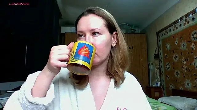 Snapshot of AnnaXLovers chatting on 02.13.25 AnnaXLovers online show from 02.13.25