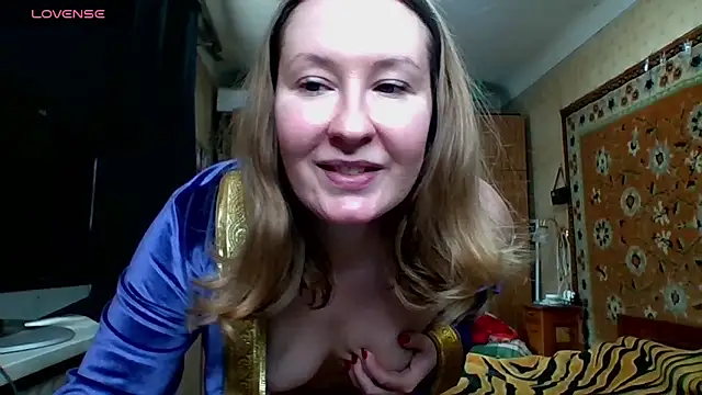 Snapshot of AnnaXLovers chatting on 02.28.25 AnnaXLovers online show from 02.28.25