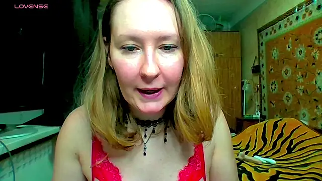 Snapshot of AnnaXLovers chatting on 03.19.25 AnnaXLovers online show from 03.19.25