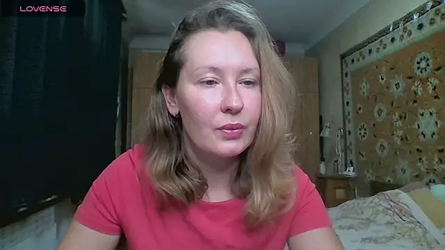 Snapshot of AnnaXLovers chatting on 09.18.25 AnnaXLovers online show from 09.18.25