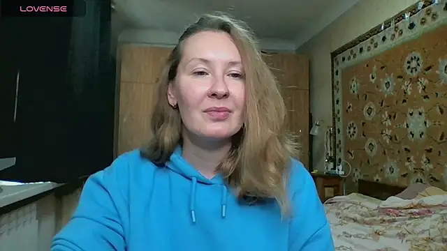 Snapshot of AnnaXLovers chatting on 10.10.25 AnnaXLovers online show from 10.10.25