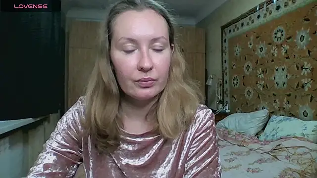 Snapshot of AnnaXLovers chatting on 10.11.25 AnnaXLovers online show from 10.11.25