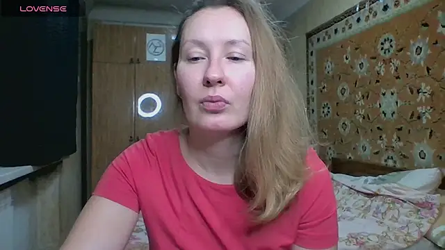 Snapshot of AnnaXLovers chatting on 11.12.25 AnnaXLovers online show from 11.12.25