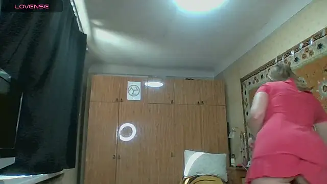 Snapshot of AnnaXLovers chatting on 11.14.25 AnnaXLovers online show from 11.14.25