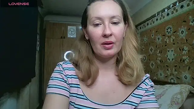 Snapshot of AnnaXLovers chatting on 11.20.25 AnnaXLovers online show from 11.20.25