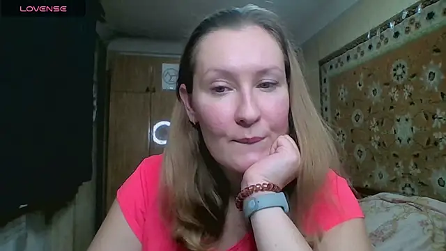 Snapshot of AnnaXLovers chatting on 11.26.25 AnnaXLovers online show from 11.26.25