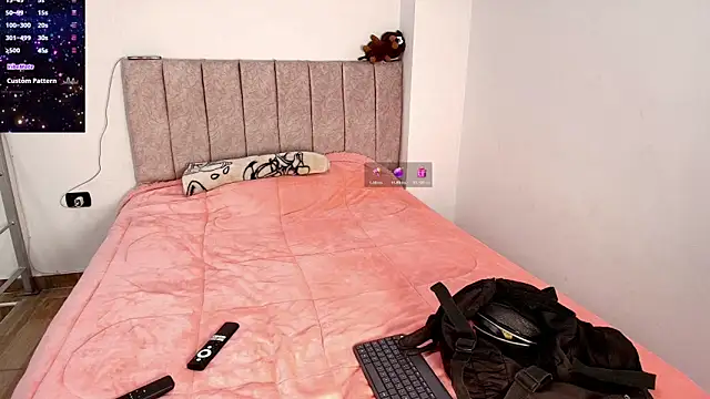 Snapshot of Venus_wilde chatting on 11.19.25 Venus wilde online show from 11.19.25