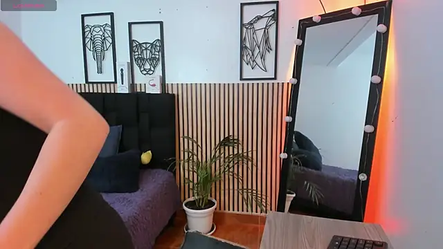 LILA ELLIOT online show from 10.14.25