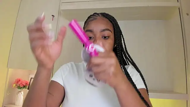 Snapshot of tamaraa_smiith chatting on 02.17.26 tamaraa smiith online show from 02.17.26