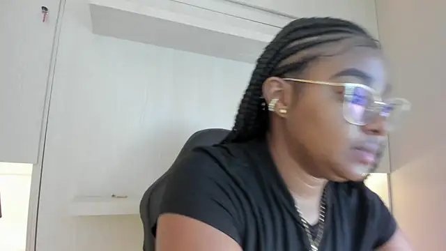 Snapshot of tamaraa_smiith chatting on 02.25.26 tamaraa smiith online show from 02.25.26