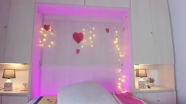 Snapshot of tamaraa_smiith chatting on 02.28.26 tamaraa smiith online show from 02.28.26