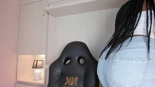 Snapshot of tamaraa_smiith chatting on 03.04.26 tamaraa smiith online show from 03.04.26