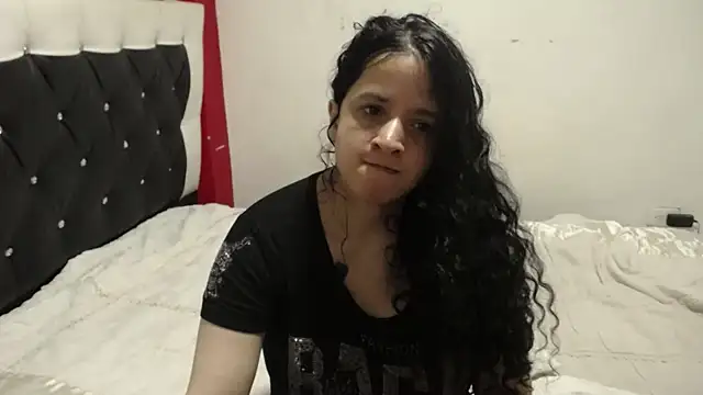 Snapshot of Katty_Bones chatting on 10.21.25 Katty Bones online show from 10.21.25