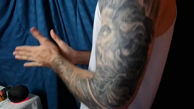 Snapshot of Kenner_fox77 chatting on 12.25.24 Kenner fox77 online show from 12.25.24