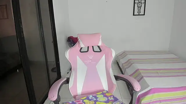 julinee smithh online show from 02.15.26