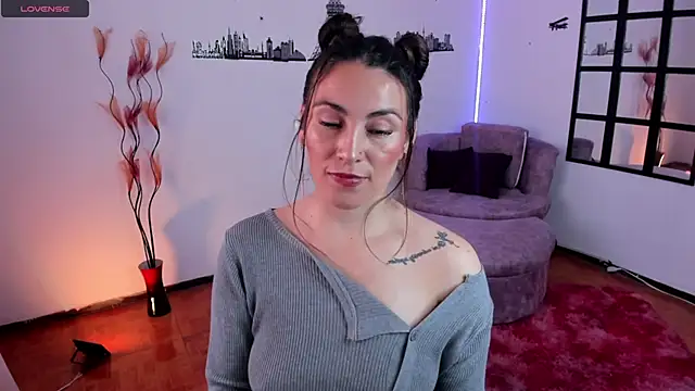 Snapshot of Elizabeth_taylor_b chatting on 12.26.24 Elizabeth taylor b online show from 12.26.24