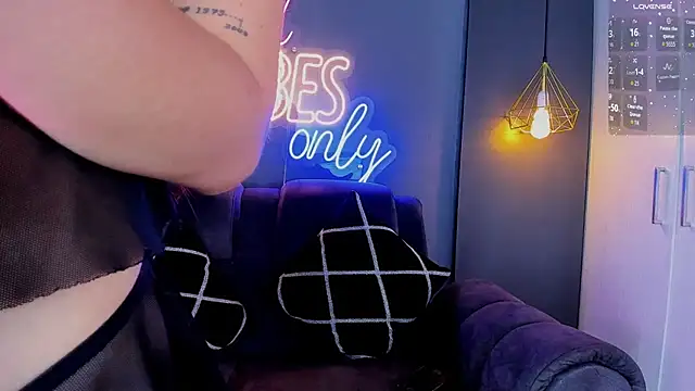 Snapshot of LOLIITA__LOVE chatting on 11.01.25 LOLIITA LOVE online show from 11.01.25