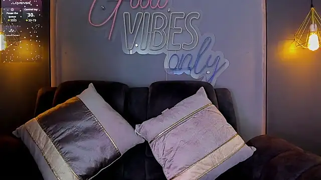 Snapshot of LOLIITA__LOVE chatting on 12.19.25 LOLIITA LOVE online show from 12.19.25