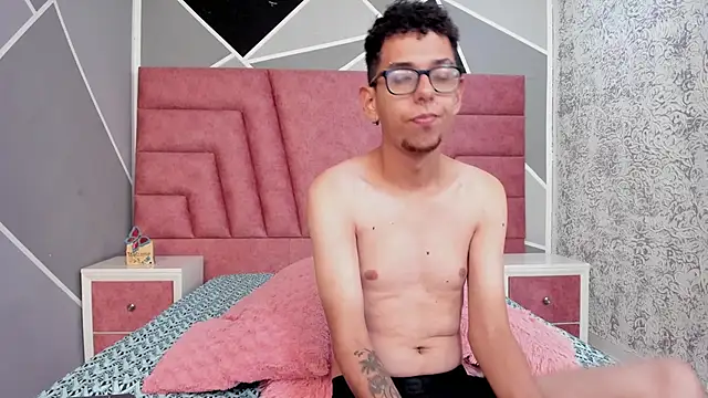 Derek and Skarlet online show from 01.28.25