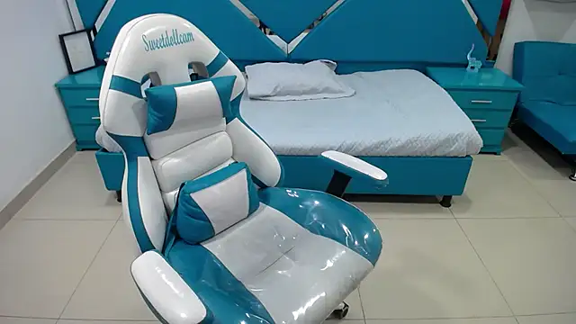 Snapshot of _Miaaleon chatting on 02.26.25 Miaaleon online show from 02.26.25