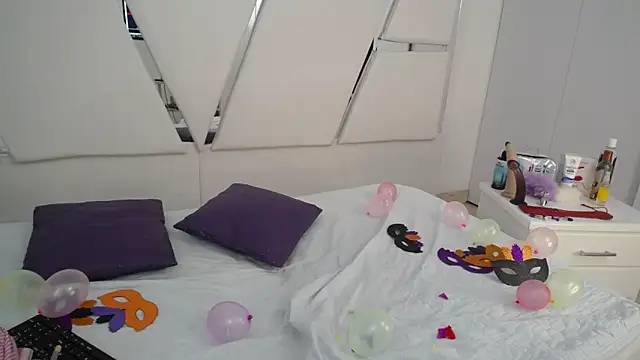 Snapshot of _Miaaleon chatting on 03.04.25 Miaaleon online show from 03.04.25