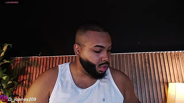 Snapshot of DilanJonnes_ chatting on 10.04.25 DilanJonnes online show from 10.04.25