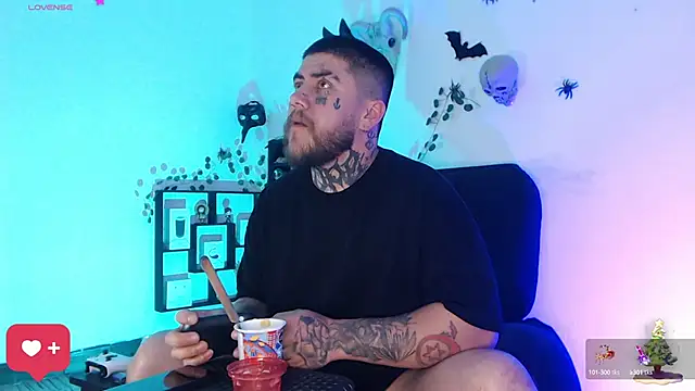 Snapshot of Ash_gusbig chatting on 12.28.24 Ash gusbig online show from 12.28.24