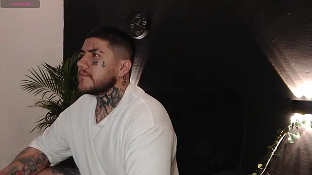 Snapshot of Ash_gusbig chatting on 02.11.25 Ash gusbig online show from 02.11.25