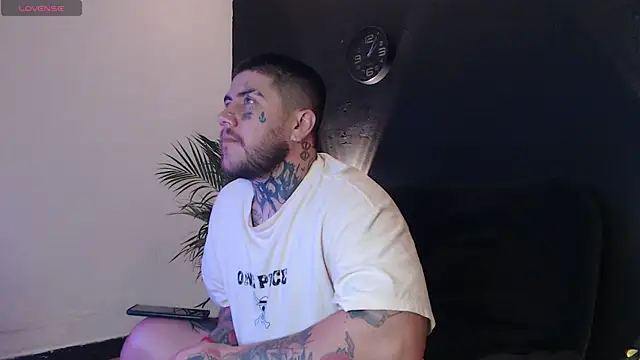 Snapshot of Ash_gusbig chatting on 02.13.25 Ash gusbig online show from 02.13.25