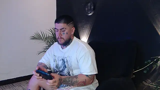 Snapshot of Ash_gusbig chatting on 02.27.25 Ash gusbig online show from 02.27.25