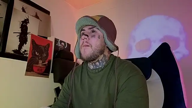 Snapshot of Ash_gusbig chatting on 11.04.25 Ash gusbig online show from 11.04.25