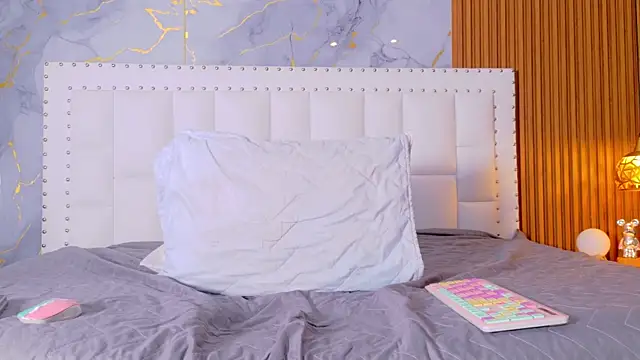 Snapshot of indianschoolgirl chatting on 10.22.25 indianschoolgirl online show from 10.22.25