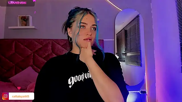 cattaleya    online show from 01.17.25