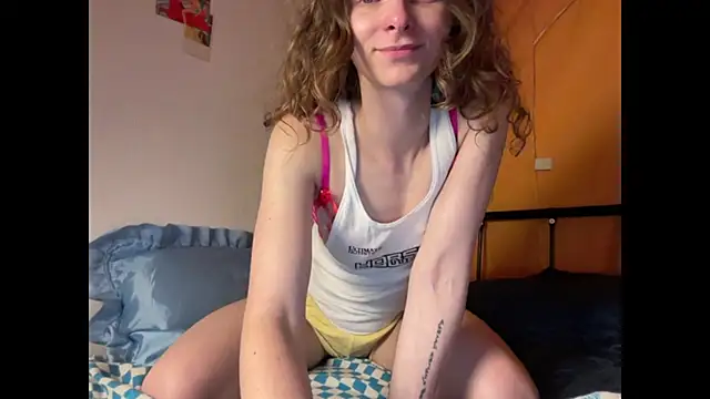 Snapshot of MikkyMoony chatting on 09.20.25 MikkyMoony online show from 09.20.25