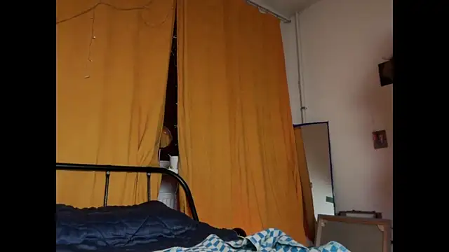 Snapshot of MikkyMoony chatting on 11.29.25 MikkyMoony online show from 11.29.25