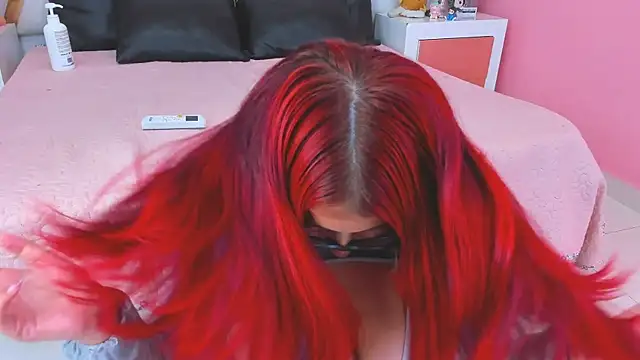 Snapshot of AnngelaSkye chatting on 01.12.25 AnngelaSkye online show from 01.12.25