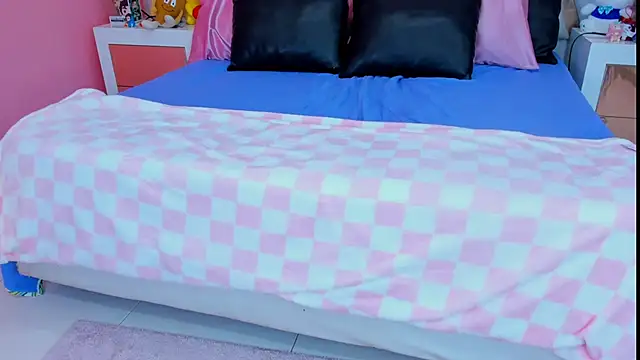 Snapshot of AnngelaSkye chatting on 02.09.25 AnngelaSkye online show from 02.09.25