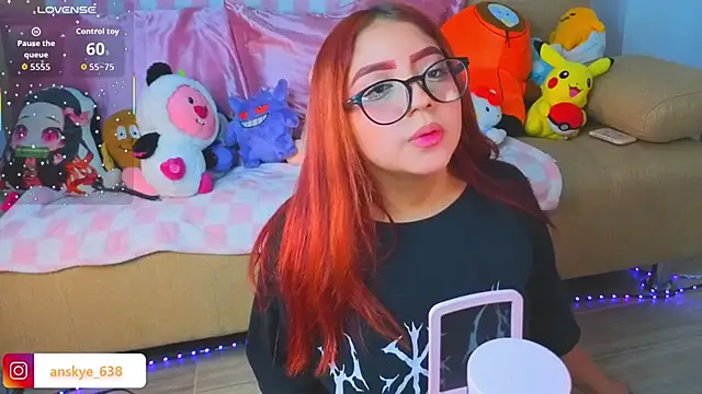Snapshot of AnngelaSkye chatting on 09.12.25 AnngelaSkye online show from 09.12.25