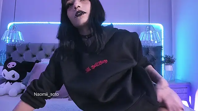 Naomii Soto online show from 01.22.25