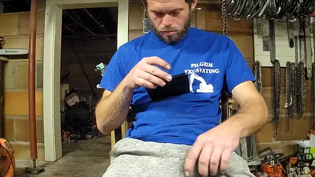 Snapshot of Bigoleslong98765 chatting on 11.17.25 Bigoleslong98765 online show from 11.17.25