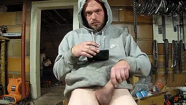 Snapshot of Bigoleslong98765 chatting on 11.18.25 Bigoleslong98765 online show from 11.18.25