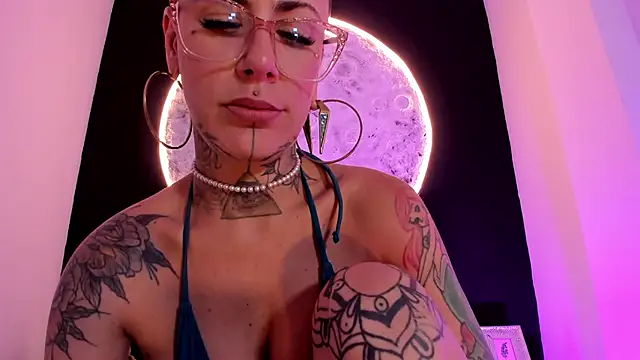 Snapshot of GinebraaFox_ chatting on 02.13.25 GinebraaFox online show from 02.13.25