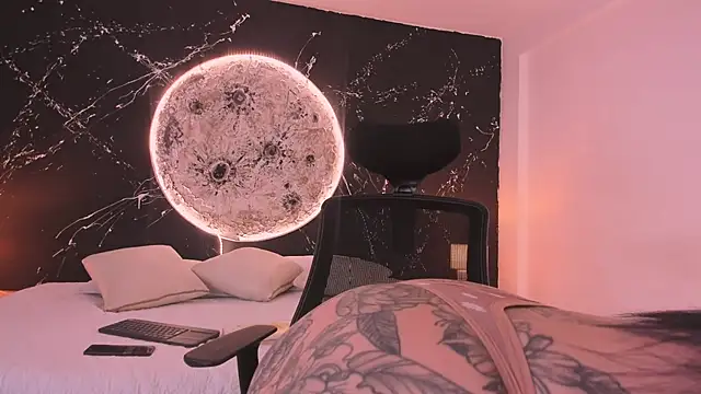 Snapshot of GinebraaFox_ chatting on 02.20.25 GinebraaFox online show from 02.20.25