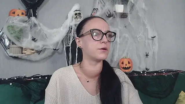 IzabelllNoir online show from 10.28.25