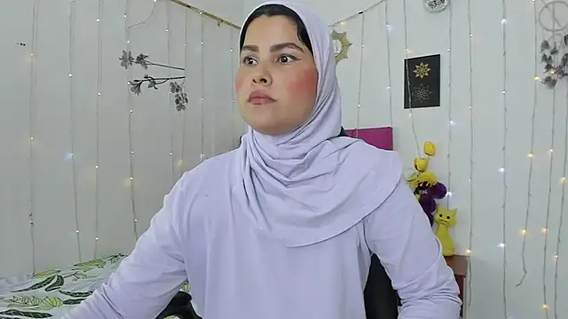 AishaAmin  online show from 03.04.25