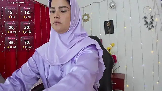 AishaAmin  online show from 10.17.25