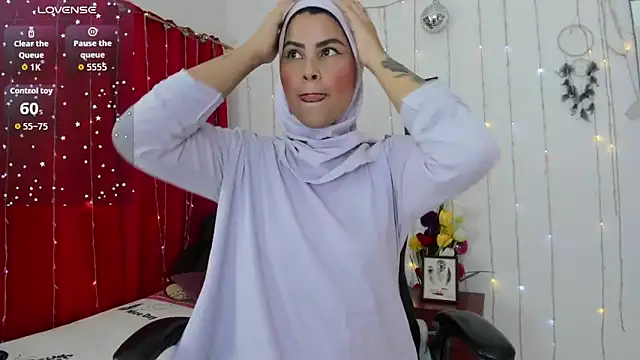 AishaAmin  online show from 11.24.25